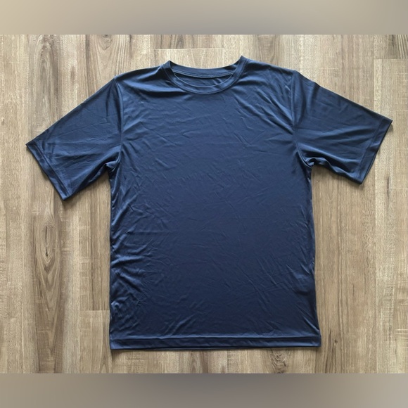 5 for $25. Men’s light weight top - Picture 1 of 2